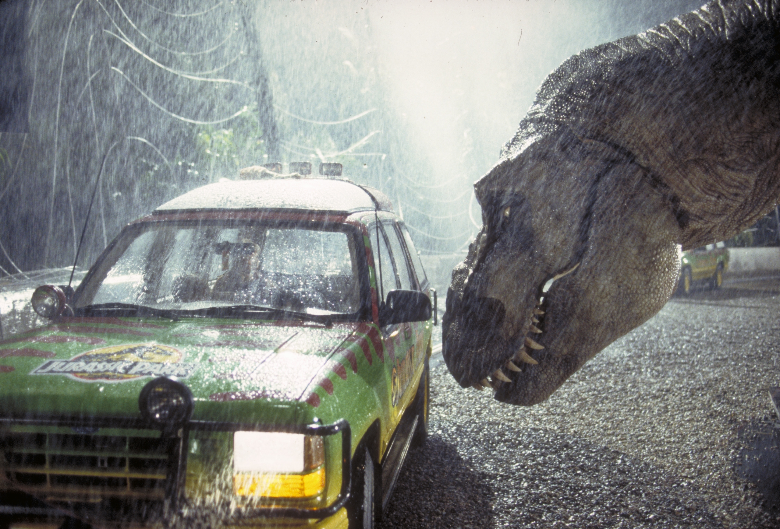 En livagtig T-rex ødelægger en revolutionerende safari... (Foto: Universal, via IMDB)